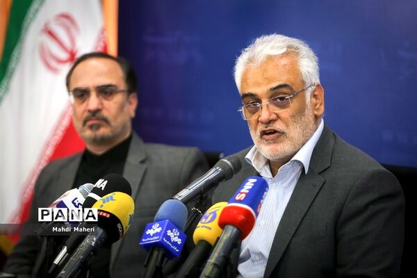 نشست خبری رئیس دانشگاه آزاد اسلامی