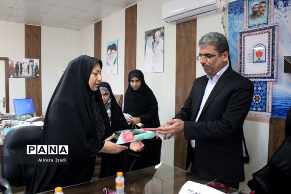 تجلیل از دانش‌آموز برتر چهل و یکمین دوره مسابقات کشوری قرآن، عترت و نماز استان بوشهر