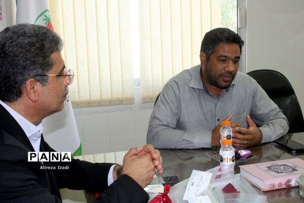 تجلیل از دانش‌آموز برتر چهل و یکمین دوره مسابقات کشوری قرآن، عترت و نماز استان بوشهر
