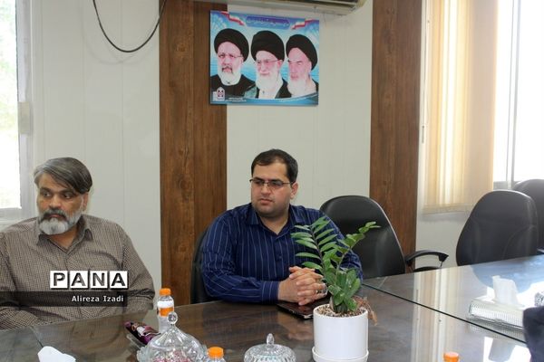 تجلیل از دانش‌آموز برتر چهل و یکمین دوره مسابقات کشوری قرآن، عترت و نماز استان بوشهر