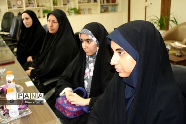 تجلیل از دانش‌آموز برتر چهل و یکمین دوره مسابقات کشوری قرآن، عترت و نماز استان بوشهر