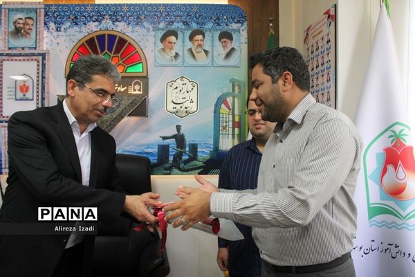 تجلیل از دانش‌آموز برتر چهل و یکمین دوره مسابقات کشوری قرآن، عترت و نماز استان بوشهر