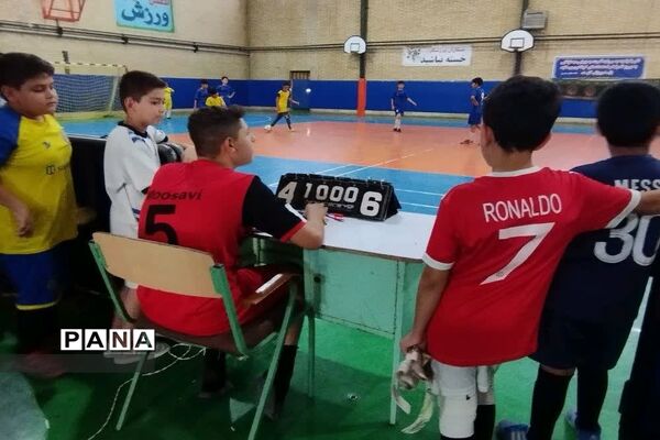 برگزاری بازی دوستانه بین تیم‌های فوتبال دانش‌آموزی ایران و افغانستان در شهرستان پیشوا