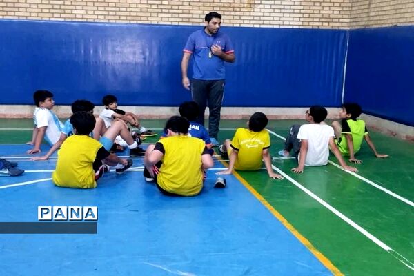 برگزاری بازی دوستانه بین تیم‌های فوتبال دانش‌آموزی ایران و افغانستان در شهرستان پیشوا