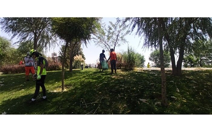 پاکسازی 10 هکتاری مجموعه فرهنگی گردشگری دریاچه شهدای خلیج فارس از فیلتر سیگار