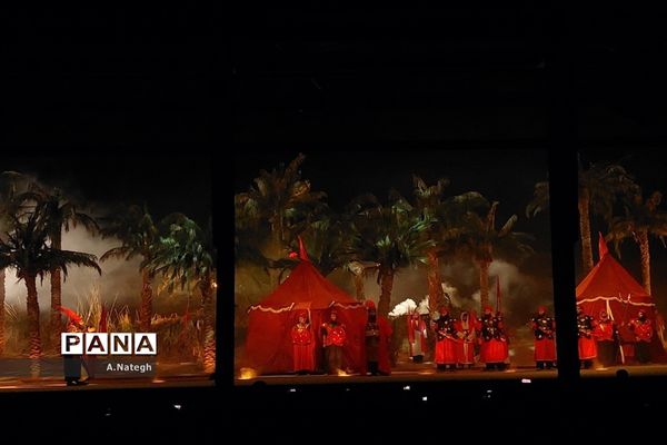 نمایش میدانی تنهاتر از مسیح