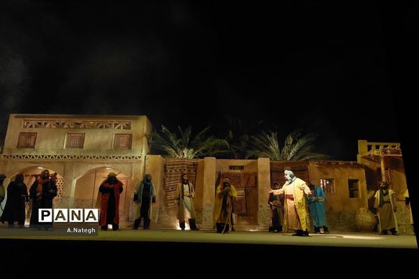 نمایش میدانی تنهاتر از مسیح