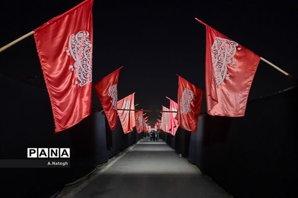 نمایش میدانی تنهاتر از مسیح