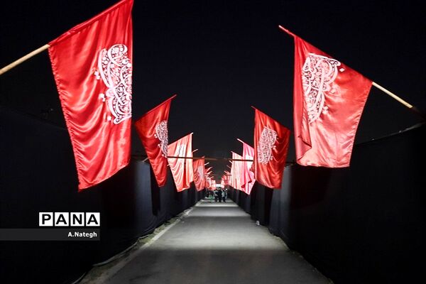نمایش میدانی تنهاتر از مسیح