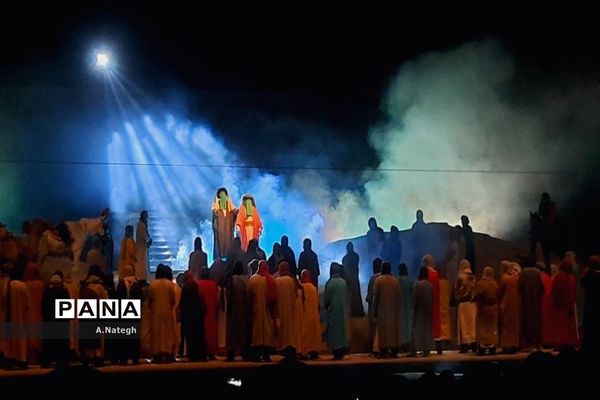 نمایش میدانی تنهاتر از مسیح