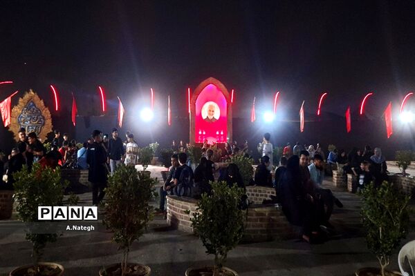 نمایش میدانی تنهاتر از مسیح