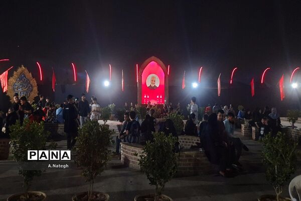 نمایش میدانی تنهاتر از مسیح