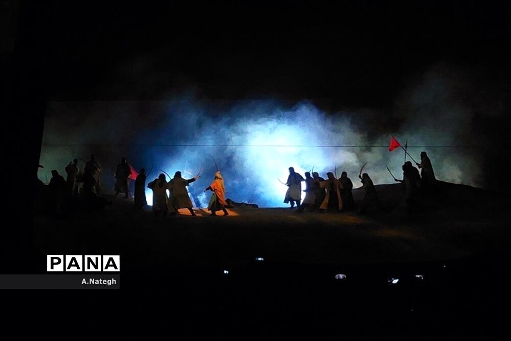 نمایش میدانی تنهاتر از مسیح