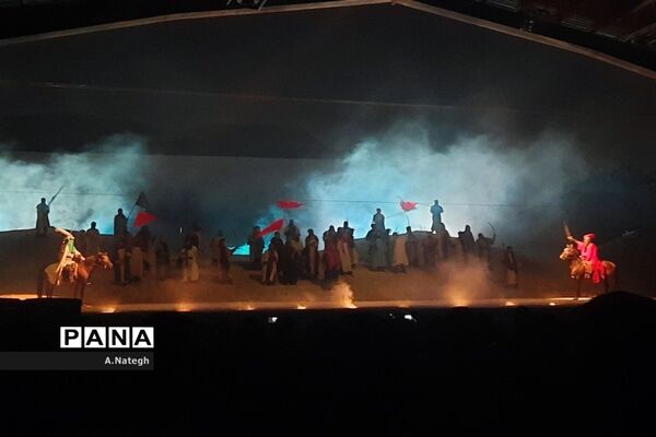 نمایش میدانی تنهاتر از مسیح
