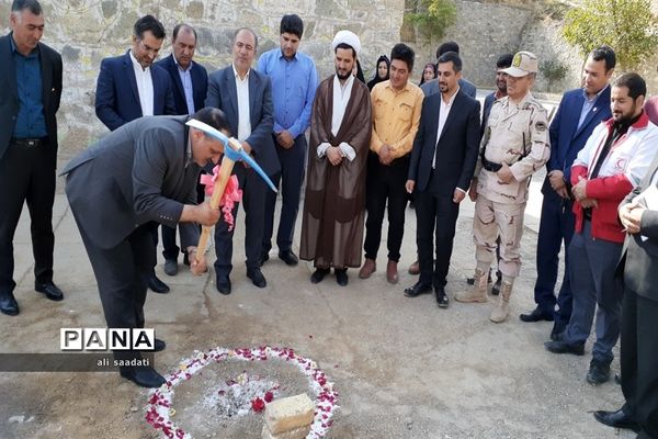 کلنگ‌زنی ساخت فضای آموزشی جدید در روستای  احمد‌آباد شهرستان کلات