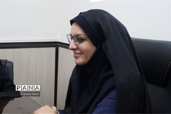 نشست هم‌اندیشی دختران تیم دانش‌آموزی تولید محتوا سازمان دانش‌آموزی شهرستان‌های تهران