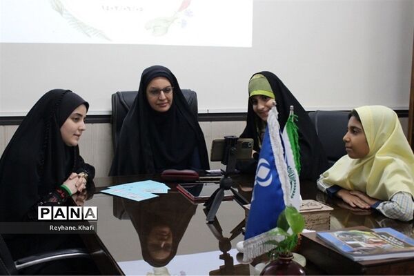 نشست هم‌اندیشی دختران تیم دانش‌آموزی تولید محتوا سازمان دانش‌آموزی شهرستان‌های تهران
