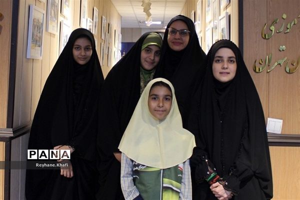 نشست هم‌اندیشی دختران تیم دانش‌آموزی تولید محتوا سازمان دانش‌آموزی شهرستان‌های تهران