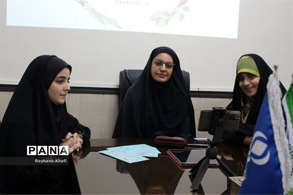 نشست هم‌اندیشی دختران تیم دانش‌آموزی تولید محتوا سازمان دانش‌آموزی شهرستان‌های تهران