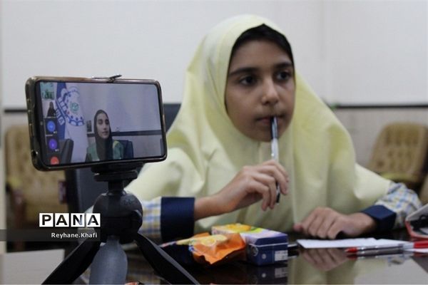 نشست هم‌اندیشی دختران تیم دانش‌آموزی تولید محتوا سازمان دانش‌آموزی شهرستان‌های تهران