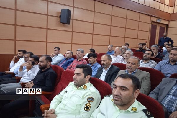 آیین تجلیل از کارمندان نمونه ادارات در سالن الغدیر ارشاد محمود‌آباد