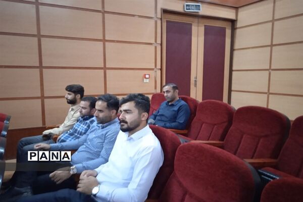 آیین تجلیل از کارمندان نمونه ادارات در سالن الغدیر ارشاد محمود‌آباد