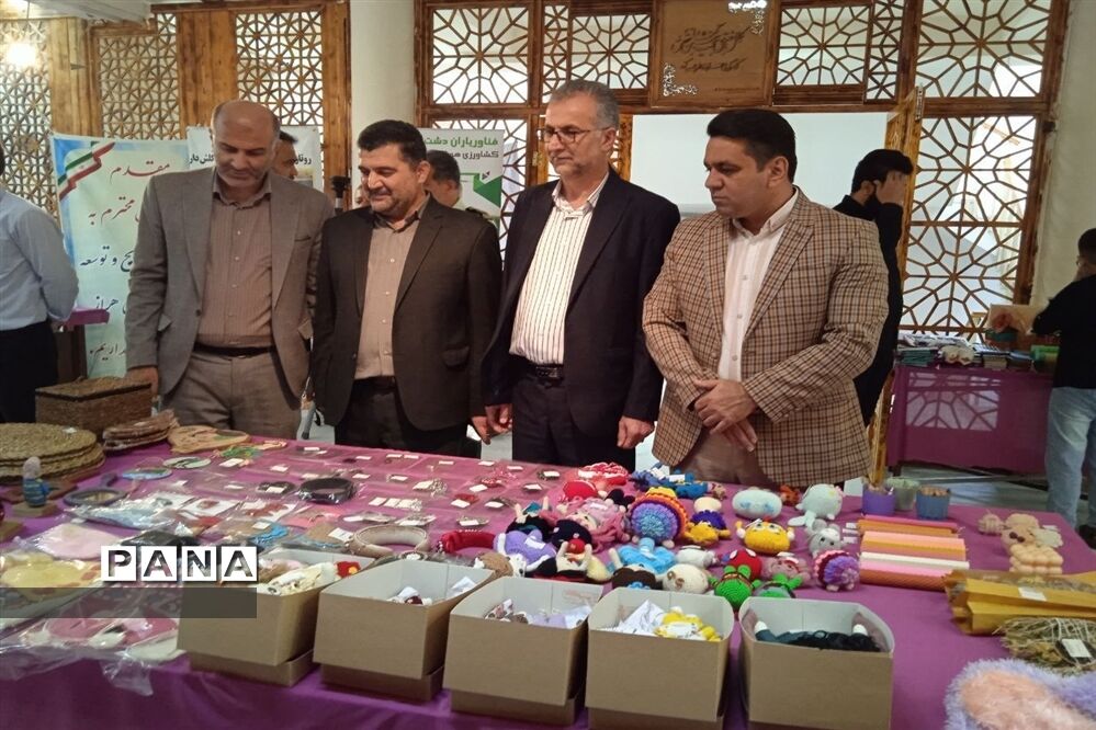 نمایشگاه صنایع‌دستی و دستاوردهای صنعتی و کشاورزی در سالن الغدیر ارشاد
