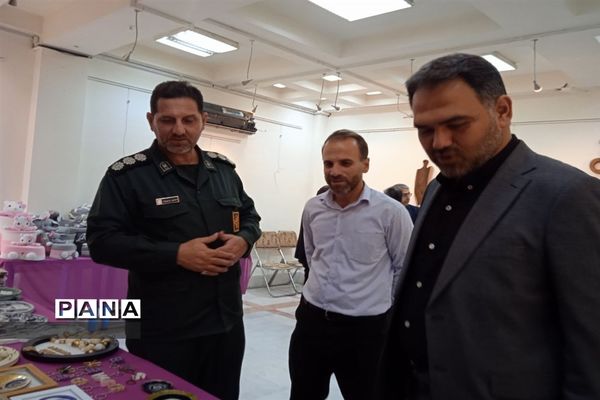 نمایشگاه صنایع‌دستی و دستاوردهای صنعتی و کشاورزی در سالن الغدیر ارشاد