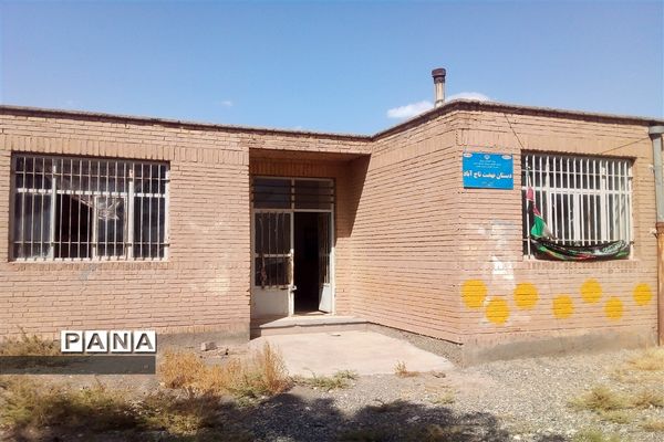 رنگ آمیزی دبستان نهضت روستای تاج‌آباد شهرستان داورزن