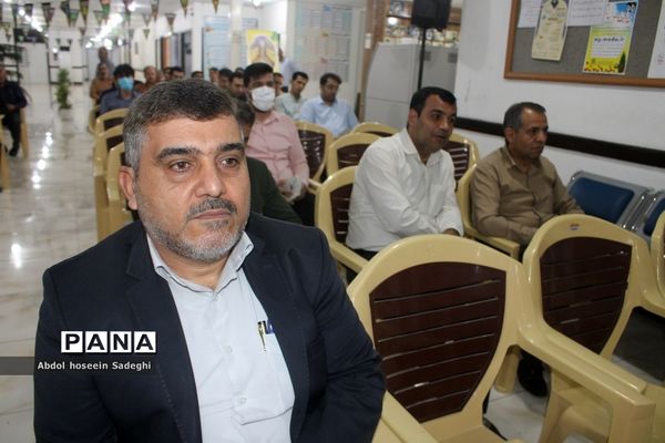 نشست صمیمی مدیر کل آموزش و پرورش استان بوشهر با همکاران اداری