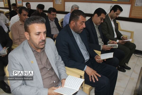 نشست صمیمی مدیر کل آموزش و پرورش استان بوشهر با همکاران اداری