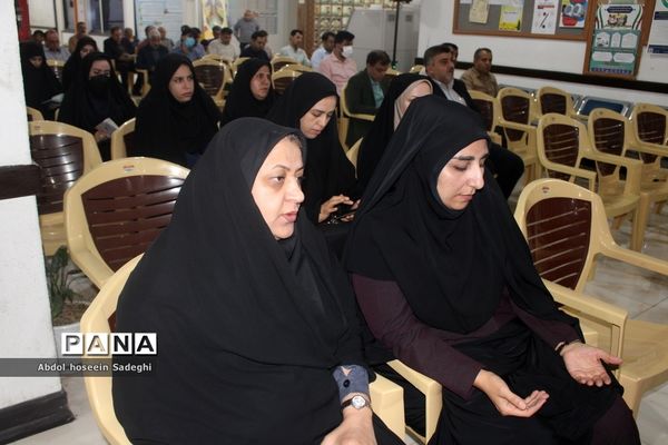 نشست صمیمی مدیر کل آموزش و پرورش استان بوشهر با همکاران اداری