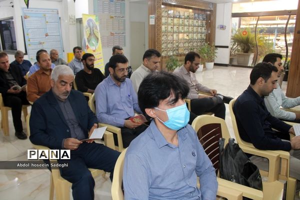 نشست صمیمی مدیر کل آموزش و پرورش استان بوشهر با همکاران اداری