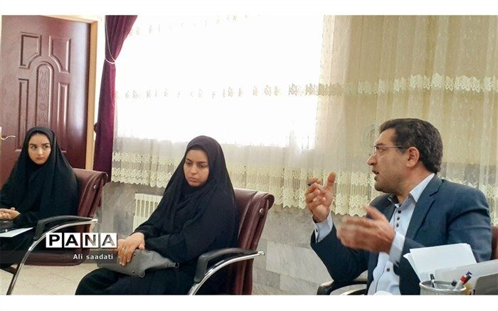 علم در کودکی مانند حکاکی و حجاری روی سنگ است