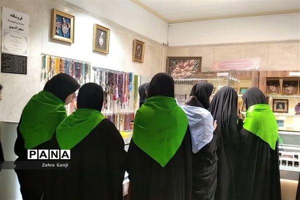 بازدید دانش‌آموزان زیارت اولی استان فارس از موزه رضوی