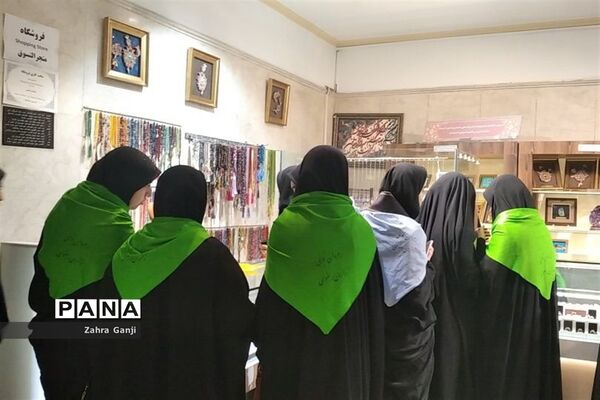بازدید دانش‌آموزان زیارت اولی استان فارس از موزه رضوی