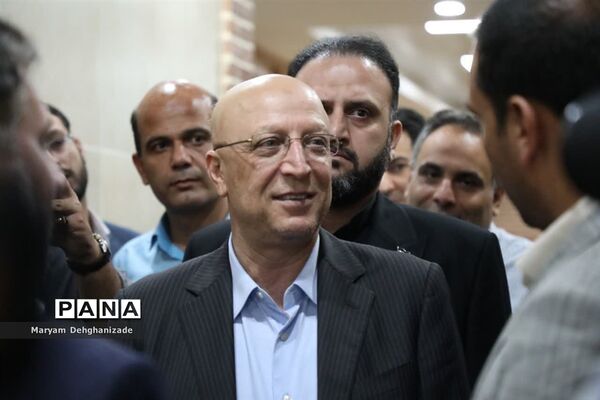بازدید وزیر علوم، تحقیقات و فناوری کشور از خوابگاه دانشجویی  و دانشکده پردیس مهریز