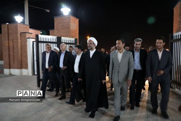 بازدید وزیر علوم، تحقیقات و فناوری کشور از خوابگاه دانشجویی  و دانشکده پردیس مهریز