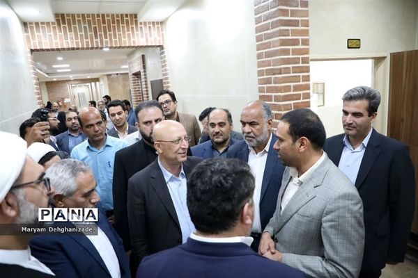 بازدید وزیر علوم، تحقیقات و فناوری کشور از خوابگاه دانشجویی  و دانشکده پردیس مهریز