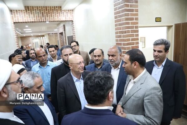 بازدید وزیر علوم، تحقیقات و فناوری کشور از خوابگاه دانشجویی  و دانشکده پردیس مهریز