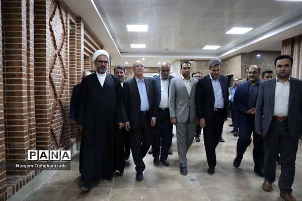 بازدید وزیر علوم، تحقیقات و فناوری کشور از خوابگاه دانشجویی  و دانشکده پردیس مهریز