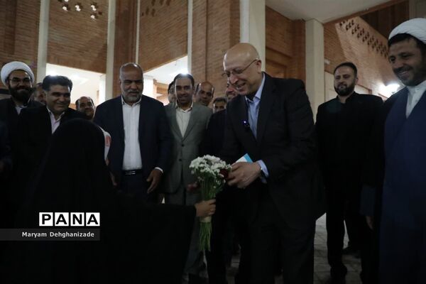 بازدید وزیر علوم، تحقیقات و فناوری کشور از خوابگاه دانشجویی  و دانشکده پردیس مهریز