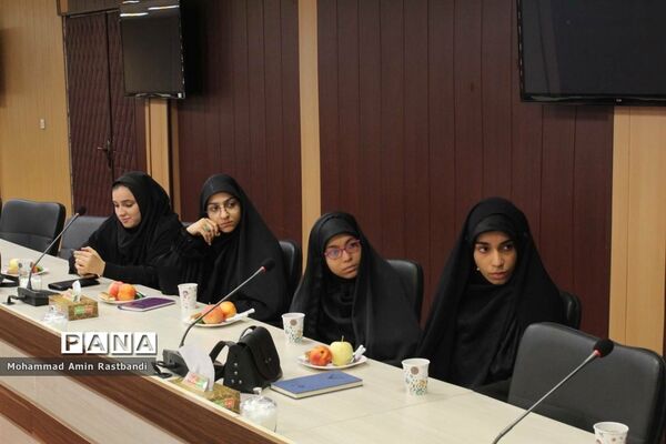 آئین تجلیل از خبرنگار دانش‌آموزان برتر منطقه ۱۳