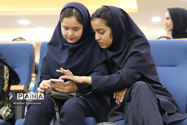دومین کارسوق زبان های خارجی قطب های دو و پنج کشور
