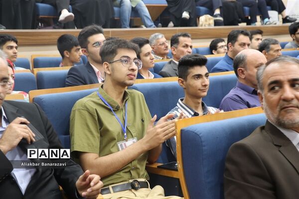 دومین کارسوق زبان های خارجی قطب های دو و پنج کشور