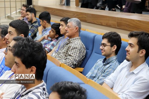 دومین کارسوق زبان های خارجی قطب های دو و پنج کشور