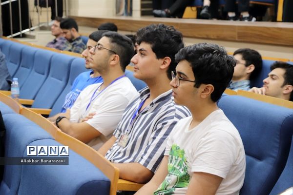 دومین کارسوق زبان های خارجی قطب های دو و پنج کشور