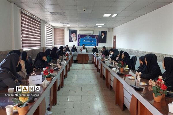 نشست صمیمی دانش‌آموز خبرنگاران فعال خبرگزاری پانا با معاون پرورشی‌ و‌ تربیت‌بدنی شهرستان‌قرچک