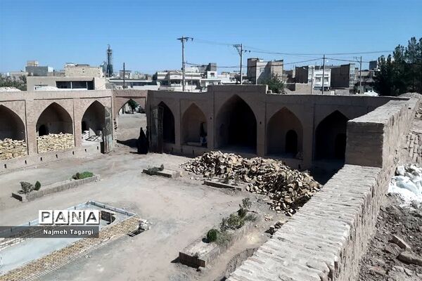 بازدید از اجرای پروژه مرمت و بازسازی رباط شهر فیض‌آباد