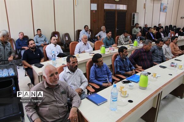 آئین تجلیل از کارمندان نمونه ادارات شهرستان مه‌ولات